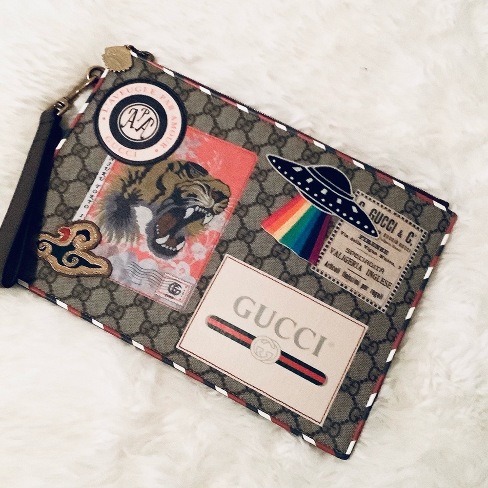 GUCCI GG Supreme Monogram Courrier Pouch Coated Canvas with Applique - Picture 9 of 12